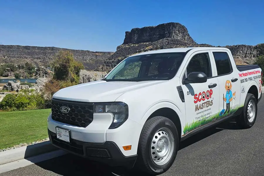 image of Scoop Masters truck next to Shoshone Falls in Idaho